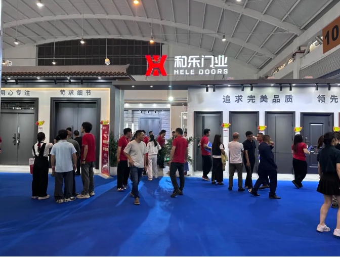 A Yunnan Construction Expo estréia com um estrondo! Por que Hele Doors & Windows está cercada por uma multidão enorme?
